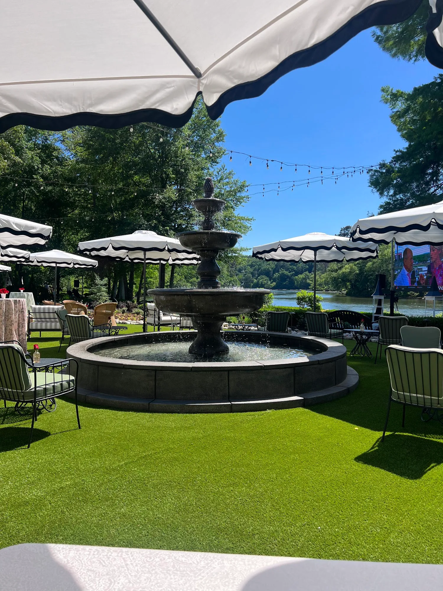Ray's On The River, the room