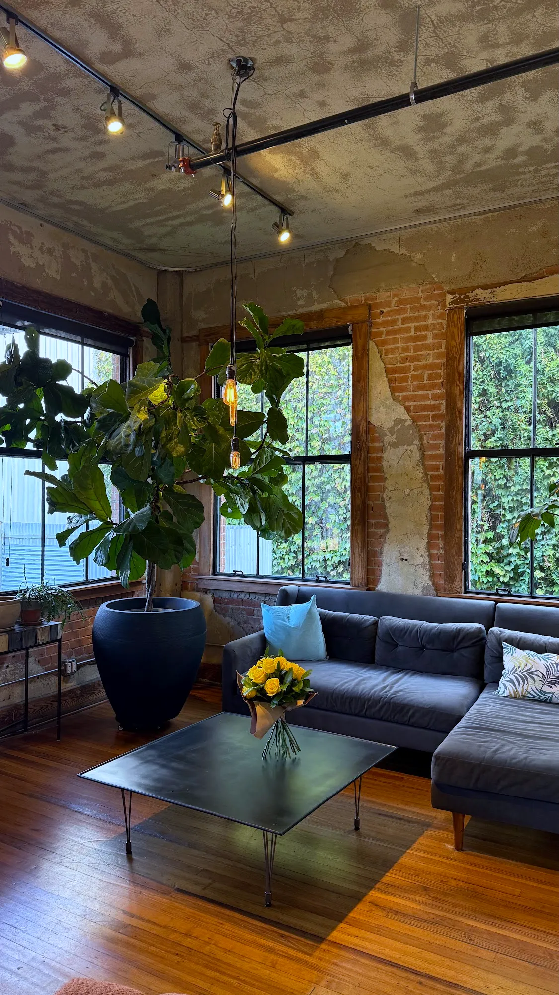 Hickory Street Annex, the room